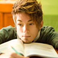 Xiahn melakukan 10 prosedur bedah untuk mendapat tampilan wajah seperti orang Korea, termasuk membuat kelopak matanya jadi monoloid. Operasi itu sebenarnya sempat ditolak beberapa dokter. Hingga ada dokter yang mau melakukan prosedur berisiko yang mengharuskannya menutup kelopak mata bagian dalam itu. Foto: Dok. Facebook Xiahn Nishi