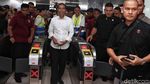 Momen Jokowi Naik MRT di Akhir Pekan
