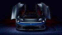 Berbicara di acara Munich, CEO Automobili Pininfarina Michael Perschke mengatakan untuk alasan keamanan versi mesin terbatas, dengan kecepatan tertinggi 350 kmh (217 mph), akan dirilis terlebih dahulu. Foto: Pool