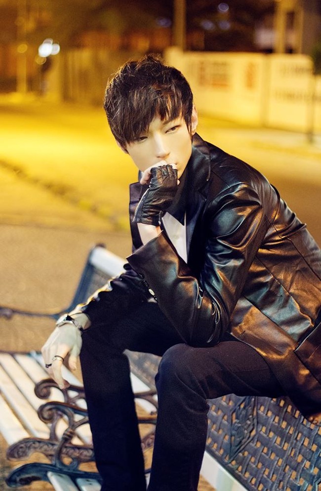 Xiahn juga menyesuaikan gaya berpakaian serupa para idol K-Pop, hingga mentato lengan dengan huruf Korea. Saat melihat sosoknya di media sosial, banyak orang menanyakan apakah Xiahn orang Korea atau China. Foto: Dok. Facebook Xiahn Nishi