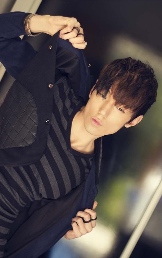 Aku tidak melihat diriku sebagai Asia. Aku melihat diriku sebagai sesuatu di tengah-tengahnya. Aku hanya ingin mataku terlihat seperti itu. Aku tidak merasa aku jadi Asia atau Korea, kata Xiahn. Foto: Dok. Facebook Xiahn Nishi