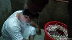 Caleg Gagal Mandi Kembang di Padepokan Anti Galau