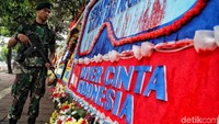 Mereka terus berjaga untuk mengantisipasi hal-hal yang tidak diinginkan.