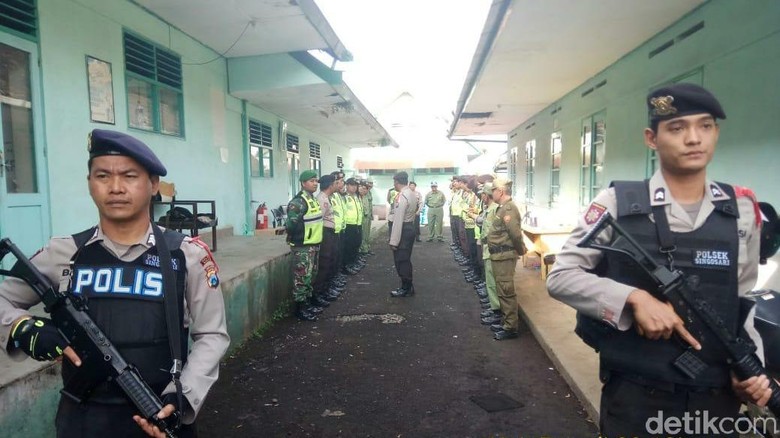 Setiap PPK di Malang Dijaga 10 Personel Bersenjata Laras Panjang Setiap PPK di Malang Dijaga 10 Personel Bersenjata Laras Panjang