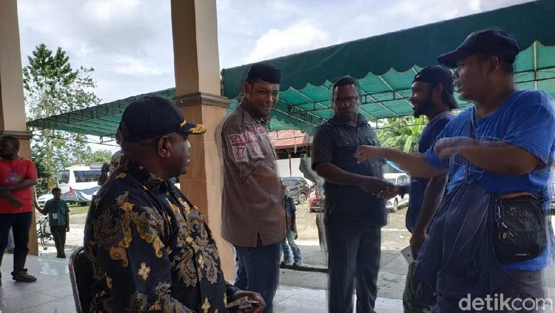 Pleno Rekapitulasi Suara Tingkat Kecamatan di Timika Papua Digelar Tertutup Pleno Rekapitulasi Suara Tingkat Kecamatan di Timika Papua Digelar Tertutup