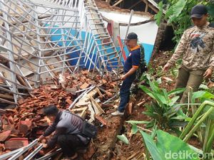 Longsor Timpa 2 Ruang Kelas, UNBK di MTS Nurul Hatta Terganggu
