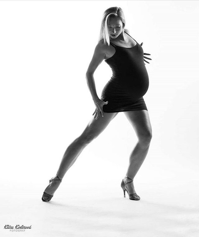 Wanita asal Ceko ini percaya bahwa menyambut seorang anak ke dunia telah membuatnya menjadi penari yang lebih baik. (Foto: Instagram)