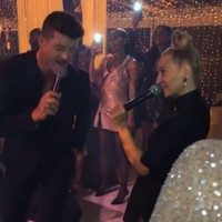 Bertaburan bintang, pesta tersebut juga dimeriahkan oleh penampilan penyanyi Robin Thicke dan Sia. (Foto: Instagram)