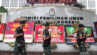 Menurut prajurit TNI, pengamanan yang dilakukan TNI itu diperpanjang hingga hari Senin (22/4).