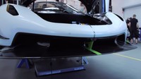 Mobil ini jadi spesial berkat ketangguhan yang ditawarkan, yang mampu menyemburkan 300 mph atau setara dengan 482 km/jam. Foto: Pool (Youtube/Topgear)