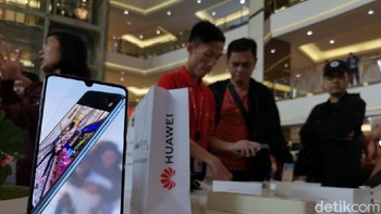 Huawei P30 mengandalkan kemampuan kamera yang diklaim luar biasa bahkan di kondisi cahaya rendah. Foto: Agus Tri Haryanto/inet
