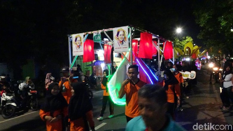 Semarak Parade Lampion Iringi Kirab Pataka RA Kartini di Rembang Semarak Parade Lampion Iringi Kirab Pataka RA Kartini di Rembang