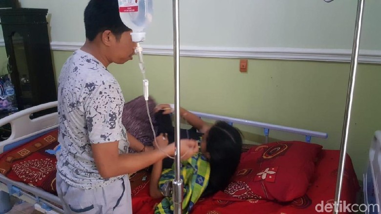 Pilu! Anggota KPPS di Konawe Ini Keguguran Usai Bertugas di TPS Pilu! Anggota KPPS di Konawe Ini Keguguran Usai Bertugas di TPS
