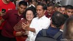 Momen Jokowi Naik MRT di Akhir Pekan