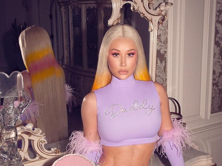Seperti Iggy Azalea, 7 Selebriti Ini Juga Diam-diam Punya Anak
