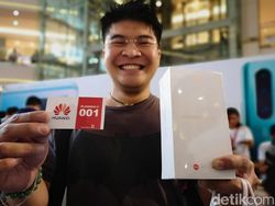 Antrean Mengular Penjualan Perdana Huawei P30 di Jakarta