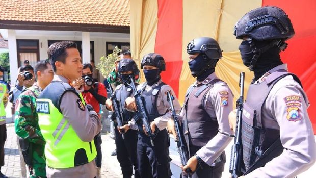 Dengan Trail, Polisi Patroli Amankan PPK di Madiun