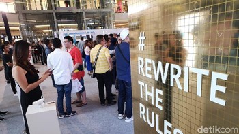 Kamera P30 Pro dibanggakan sebagai sebuah terobosan dalam dunia fotografi mobile. Ada empat hal yang menjadi highlight kemampuan baru kamera P30 Pro, yakni sensor baru, zoom to the moon, AI, night mode, ToF dan dual view video. Foto: Agus Tri Haryanto/inet