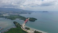 Penampakan megahnya Jembatan Holtekamp dilihat dari udara.Foto: Istimewa/Arief Budi Mulyanto, birokompu kementerian PUPR
