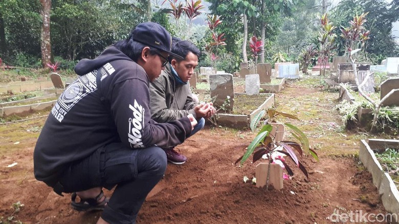 Bayi di Purwakarta yang Dikubur Hidup-hidup Meninggal Dunia Bayi di Purwakarta yang Dikubur Hidup-hidup Meninggal Dunia