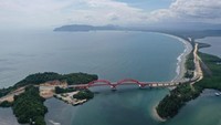 Jembatan ini, membentang 1.328 meter di atas Teluk Youtefa, yang menyambungkan Kota Jayapura dengan Distrik Muara Tami.
