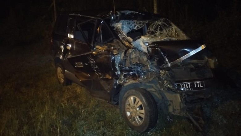 MPV Pecah Ban Tabrak Bus Sumber Selamat, Satu Orang Tewas MPV Pecah Ban Tabrak Bus Sumber Selamat, Satu Orang Tewas