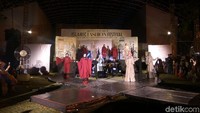 Kegiatan Islamic Fashion Festival (IFF) 2019 digelar di Taman Sari, Kota Banda Aceh. Acara dibuka pada Jumat 19 April malam dan berlangsung hingga Minggu 21 April nanti malam. (Agus Setyadi/detikcom)