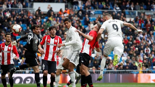 Real Madrid menang 2-0 atas Athletic Bilbao berkat dua tandukan Karim Benzema. (