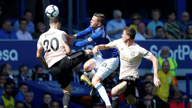 Everton tampil jauh lebih baik dibandingkan Manchester United di babak pertama.