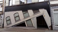 Desainnya membuat rumah ini seperti rubuh. Istimewa/Boredpanda.