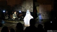 Acara Islamic Fashion Festival (IFF) 2019 digelar untuk memperkenalkan ragam pakaian karya desainer Aceh. Para inong (perempuan) Aceh pun tampil cantik dalam balutan busana Islami. (Agus Setyadi/detikcom)