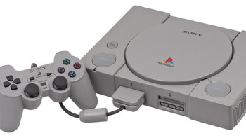 Melihat kembali PS1, maka teringat betul desainnya yang tebal, begitu juga memory card yang mana isinya sangat terbatas. Foto: Internet