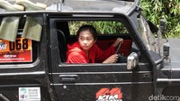 Dara cantik ini mengikuti ajang offroad yang digelar di lintasan menantang kawasan lereng Gunung Bromo.