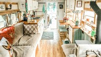 Adalah Ben dan Meag yang menyulap bus ini, dengan memanfaatkan sebanyak mungkin barang bekas. Istimewa/Dwell/Rachel Halsey Photography.
