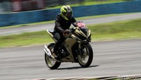 Trek lurus dan tikungan tajam berhasil ditaklukkan oleh peserta Bikers Parade.