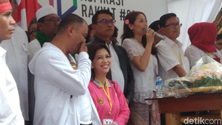 Hadiri Syukuran di Rumah Aspirasi Jokowi, Moeldoko: Tepuk Tangan untuk Relawan Hadiri Syukuran di Rumah Aspirasi Jokowi, Moeldoko: Tepuk Tangan untuk Relawan