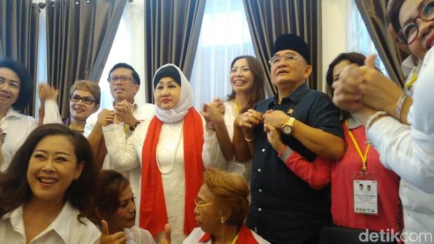 Relawan Jokowi Syukuran di Rumah Aspirasi, Ruhut Sitompul Imbau Tetap Waspada