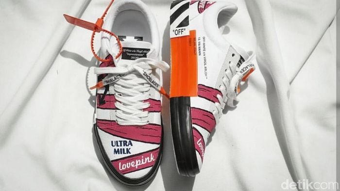 Foto: Sulap Sepatu Polos jadi Keren (Istimewa/Never Too Lavish) Foto: Sulap Sepatu Polos jadi Keren (Istimewa/Never Too Lavish)