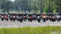 Mulai dari Honda CBR, Verza hingga Beat turut meramaikan Bikers Parade.