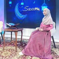Tak hanya cantik, rupanya juga pintar berakting. Tahun 2015, Sari juga pernah membintangi film berjudul Maha Cinta Laila. Kini, ia pun membintangi sejumlah FTV di layar kaca. (Foto: Instagram/@sittiashari)