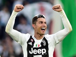 Wajahnya tampak ceria, seperti sudah melupakan kekecewaan di Liga Champions. (Foto: Massimo Pinca/Reuters)