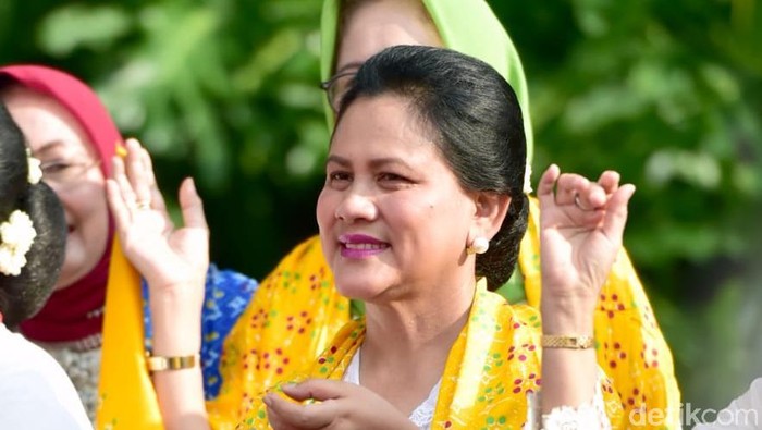 Iriana Jokowi hadiri Perayaan Hari Kartini dan Peringatan Sewindu Himpunan Ratna Busana (HRB).