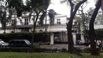 Foto: Tak Ada Karangan Bunga di Rumah Sandiaga