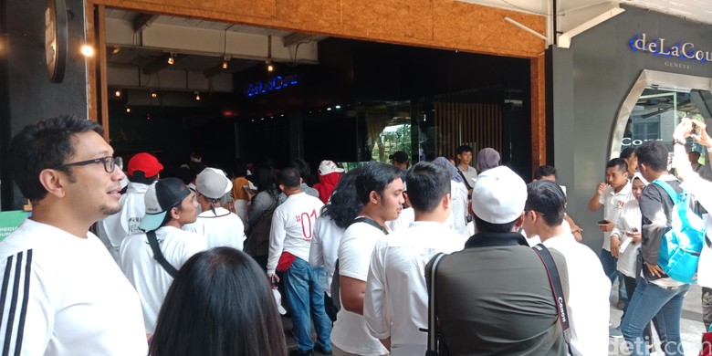 Relawan Milenial Jokowi-Maruf Gelar Syukuran di The Pallas SCBD Relawan Milenial Jokowi-Maruf Gelar Syukuran di The Pallas SCBD