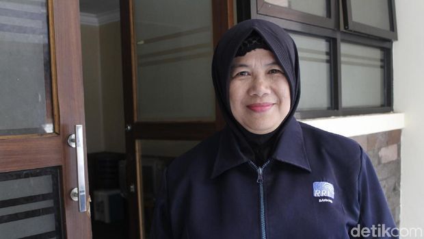 Mengenal Bu Amel, Jurnalis Perempuan Nyentrik dari Cimahi