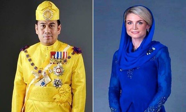 Pasangan Tengku Muhammad Faiz Petra dan Louise Johansson bertemu pertamakalinya di Inggris. Kala itu Pangeran Tengku Muhammad Fariz Petra sedang menyelesaikan sekolahnya, sementara Louise tinggal di Inggris sebagai pengasuh, setelah lulus dari Mjolby, Swedia. (Foto: Facebook/Kelantan State)