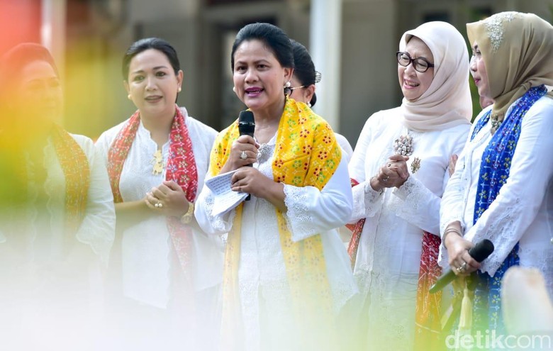 Iriana: Satu Ditambah Dua Sama dengan Tiga, Persatuan Indonesia Iriana: Satu Ditambah Dua Sama dengan Tiga, Persatuan Indonesia