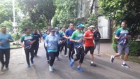 Istri Sandiaga, Nur Asia, ikut serta dalam lari sore itu. Foto: Isal Mawardi/detikcom