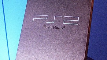 Sony merevolusi warna kebesaran PS dari abu-abu ke hitam hingga saat ini. Foto: Justin Sullivan/Newsmakers