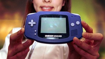 9. Game Boy Advance. Dirilis pada 21 Maret 2001, GBA sudah terjual 81,51 juta unit sebelum masa produksinya berakhir. (Foto: Koichi Kamoshida/Newsmakers)